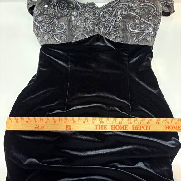 VTG Black Velvet Gown Silver Embellished Sleeveless Evening Dress Sz 6 Glam - Picture 10 of 11